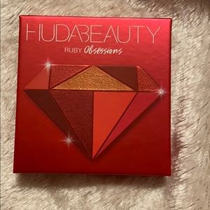 Huda beauty ruby obsessions eyeshadow palette